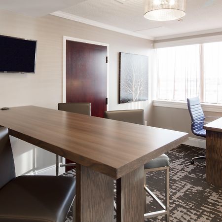 Crowne Plaza Hotel Moncton Downtown By Ihg Exterior photo