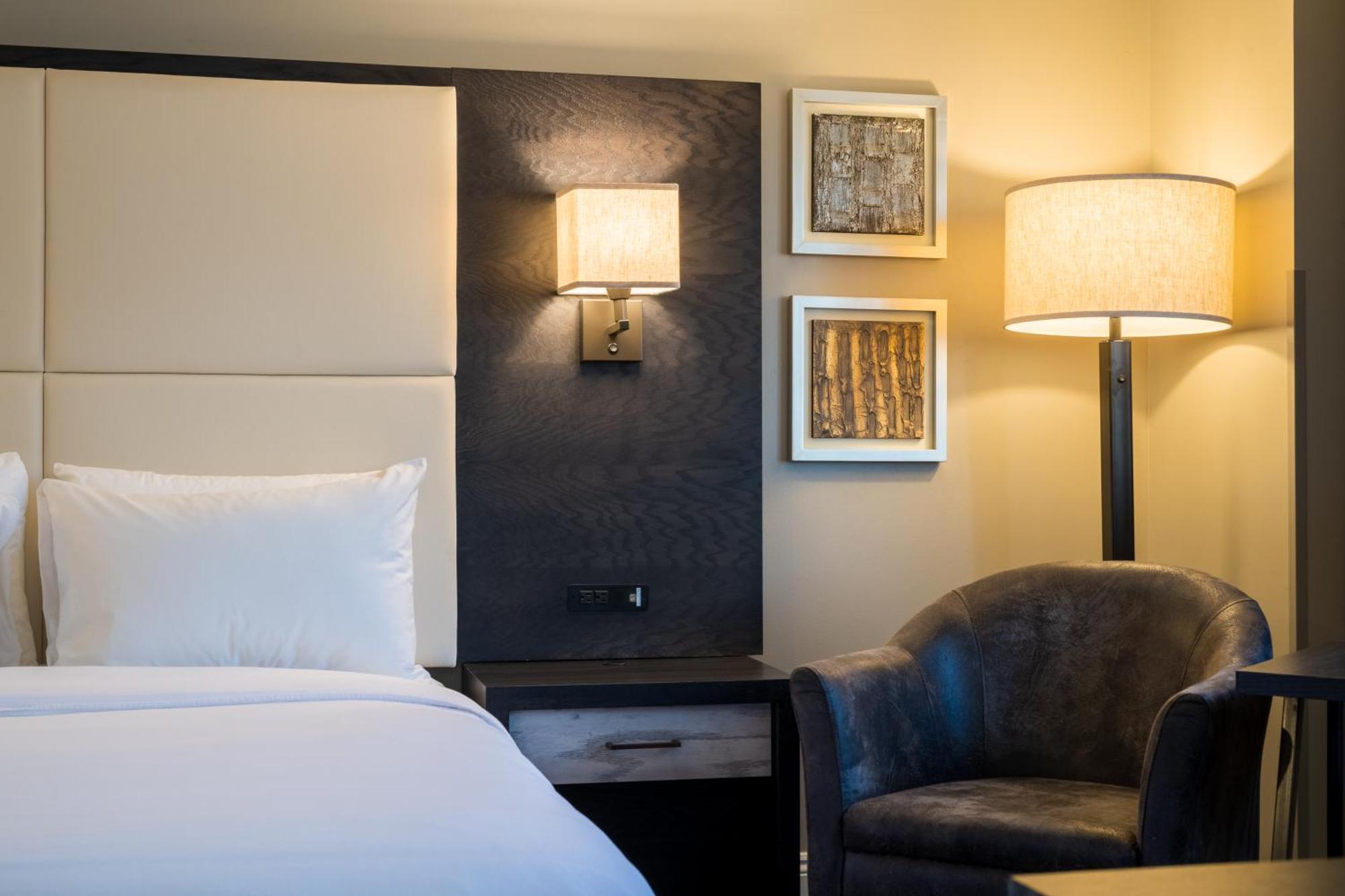 Crowne Plaza Hotel Moncton Downtown By Ihg Exterior photo