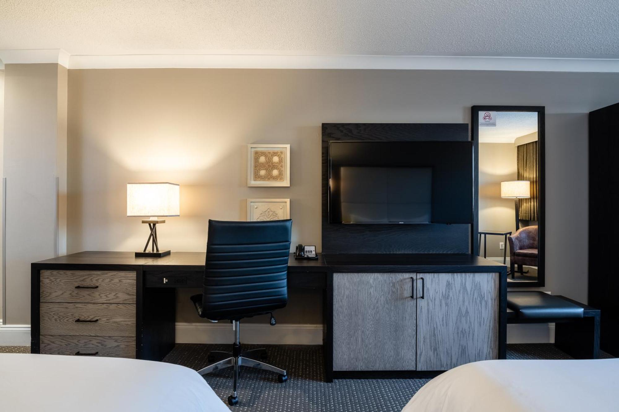 Crowne Plaza Hotel Moncton Downtown By Ihg Exterior photo