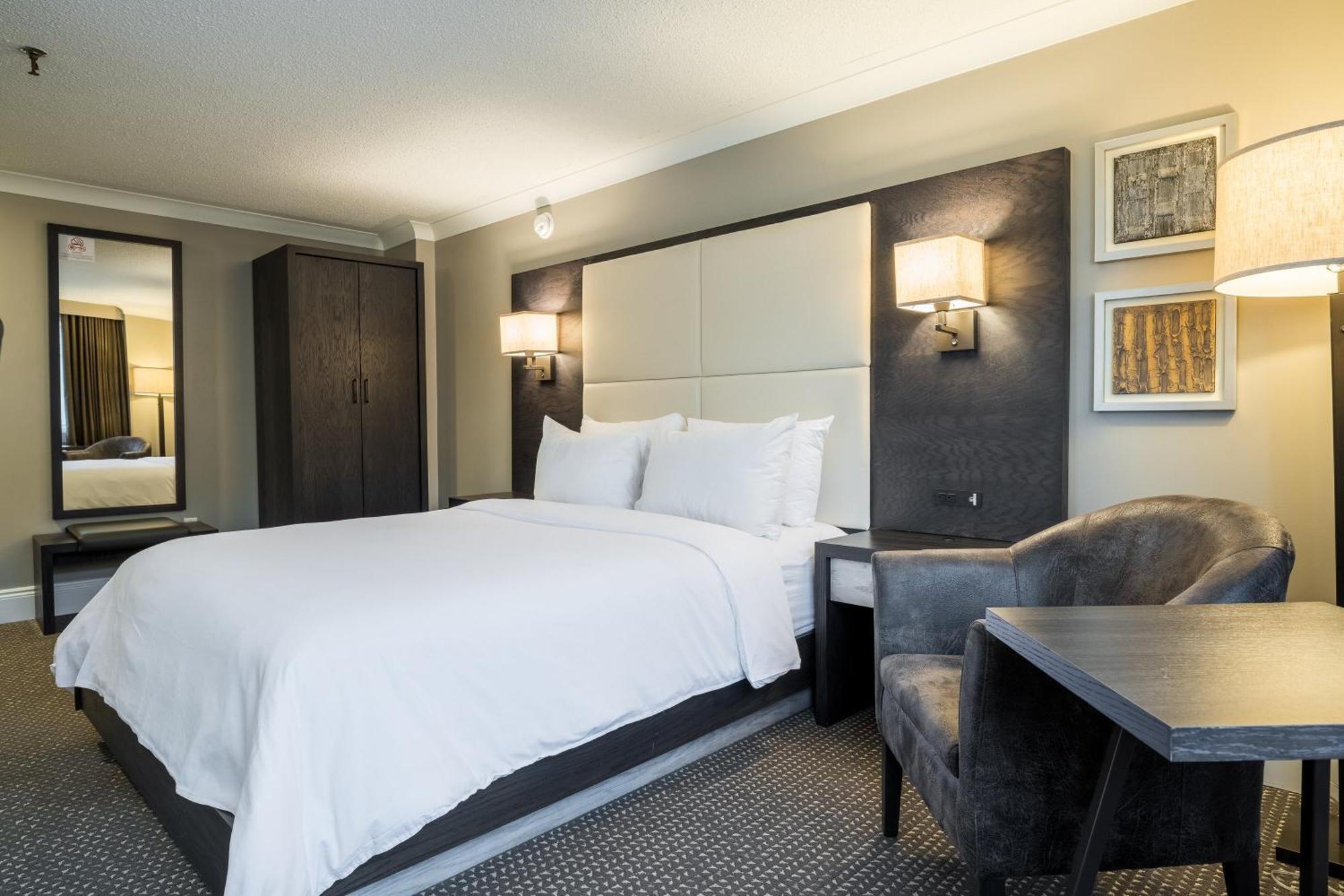 Crowne Plaza Hotel Moncton Downtown By Ihg Exterior photo