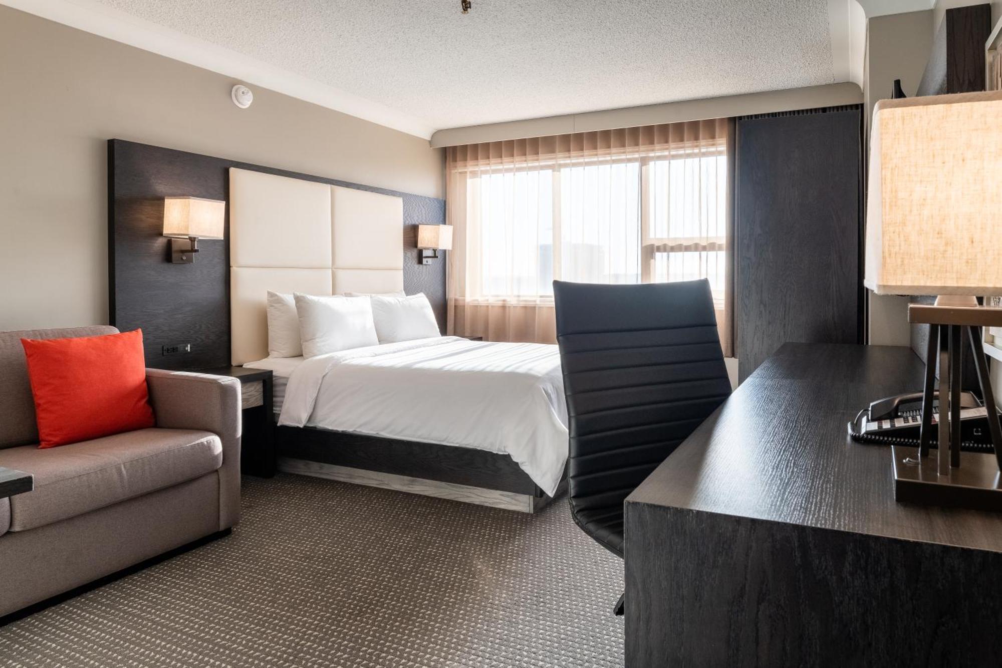 Crowne Plaza Hotel Moncton Downtown By Ihg Exterior photo